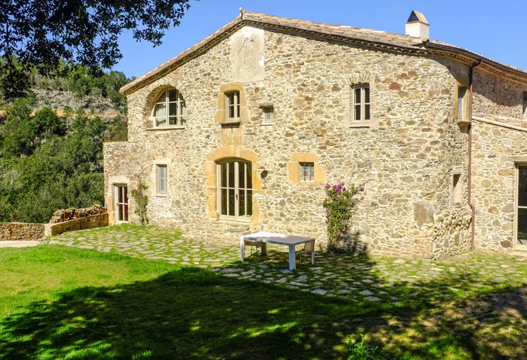 Graphenstone 高装饰. Barcelona creative studio 整治.